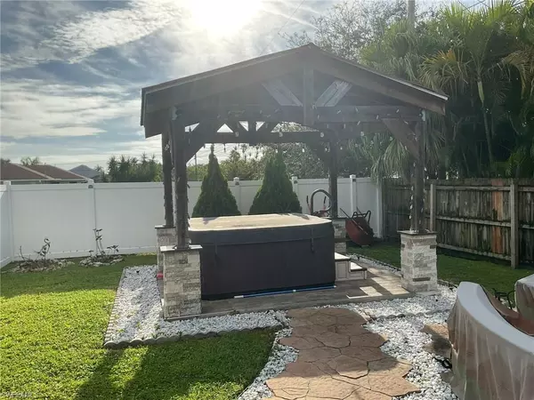 Cape Coral, FL 33904,320 SE 28th TER