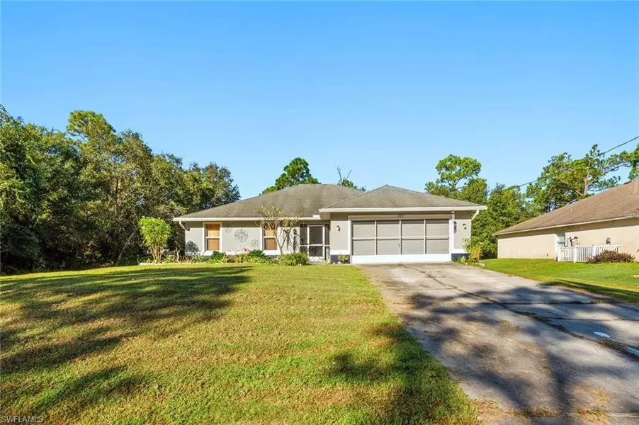 2005 McArthur AVE, Alva, FL 33920