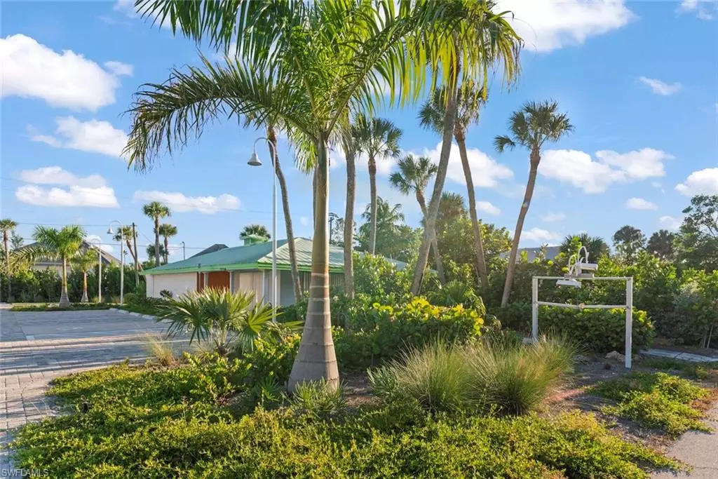 Sanibel, FL 33957,1025 Periwinkle WAY