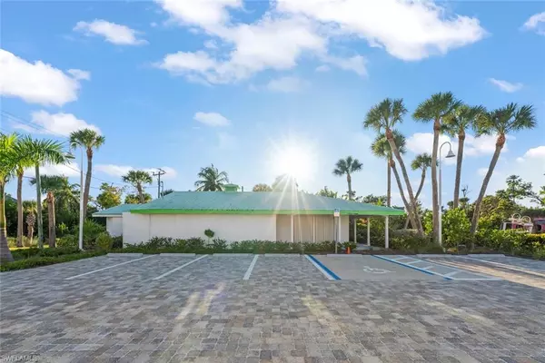 Sanibel, FL 33957,1025 Periwinkle WAY