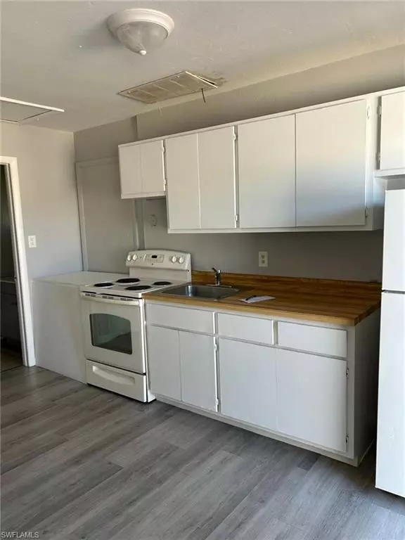 Cape Coral, FL 33990,15 SE 24th AVE #F