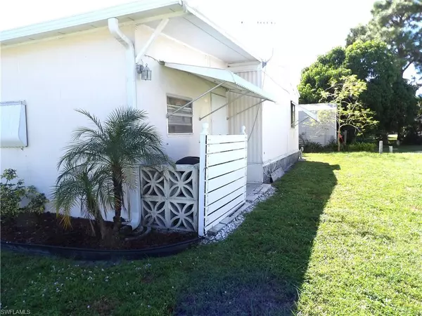 North Fort Myers, FL 33917,737 KNOTTY PINE CIR