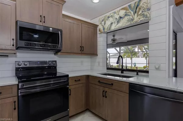 Cape Coral, FL 33991,233 SW 19th TER