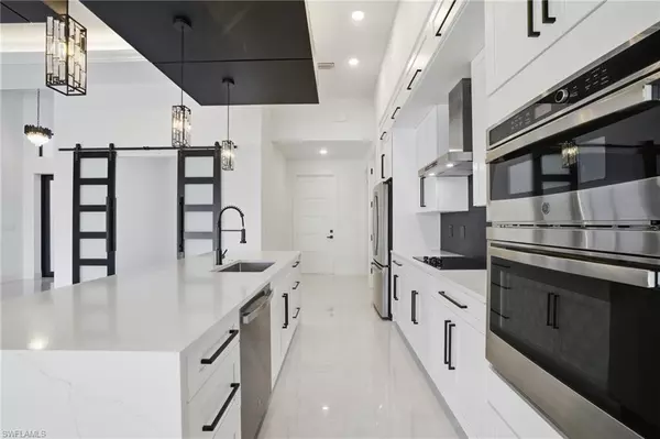 Cape Coral, FL 33991,866 SW 18th ST