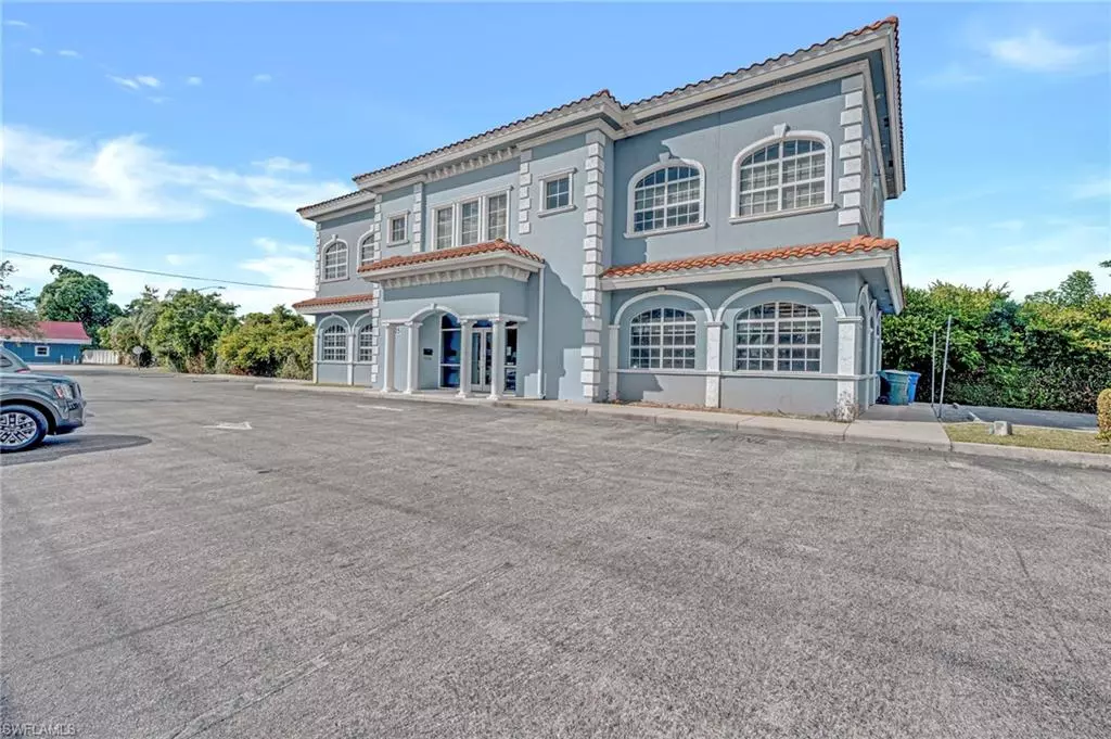 Fort Myers, FL 33907,1825 Colonial BLVD