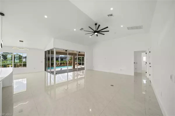 Cape Coral, FL 33909,624 NE 2nd PL