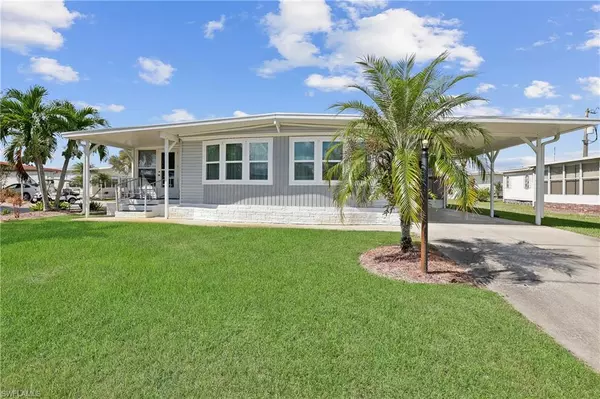 511 Pine Tree CT, North Fort Myers, FL 33917
