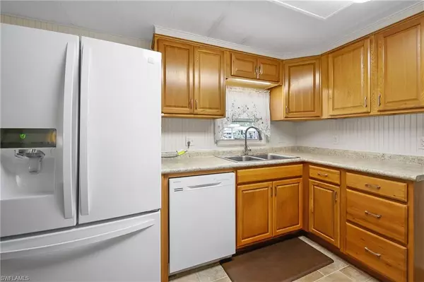 North Fort Myers, FL 33917,511 Pine Tree CT