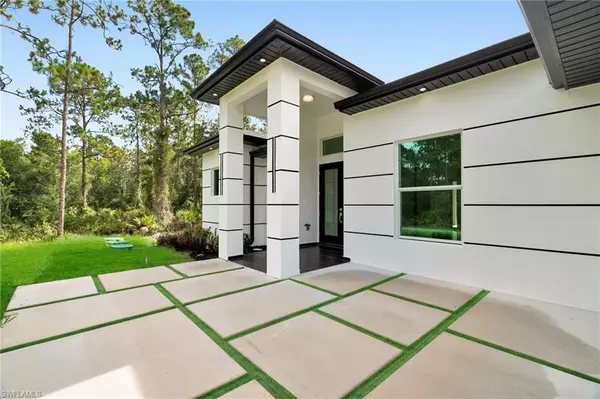 1019 Moore AVE, Lehigh Acres, FL 33972