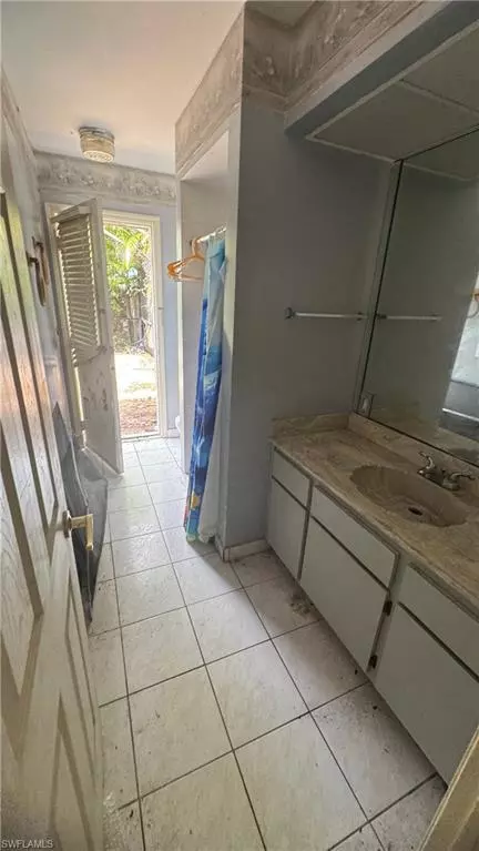 Cape Coral, FL 33991,1318 SW 2nd AVE