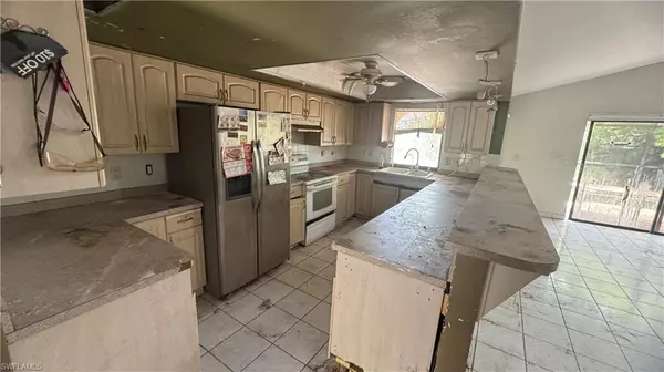 Cape Coral, FL 33991,1318 SW 2nd AVE