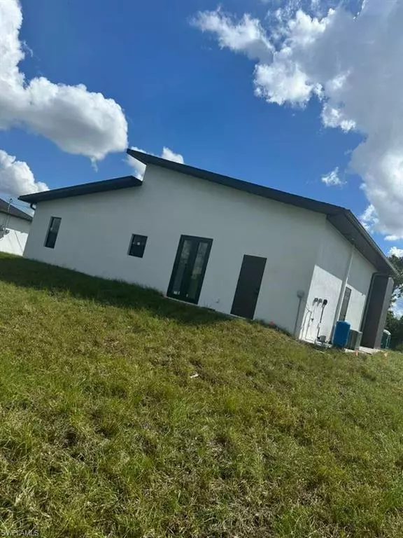 Lehigh Acres, FL 33976,3214 12th ST SW