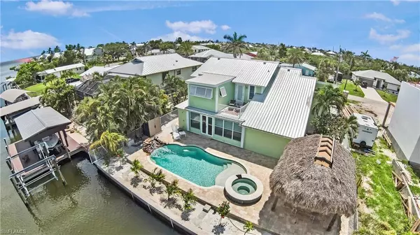 2372 Baybreeze ST, St. James City, FL 33956