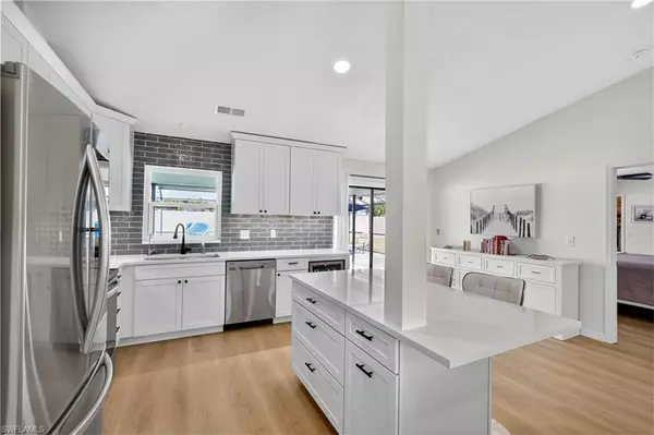 Cape Coral, FL 33990,903 SE 19th ST