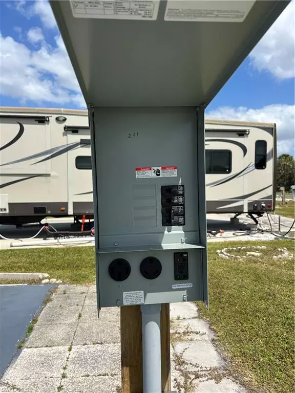 Fort Myers, FL 33908,19681 261 Summerlin RD