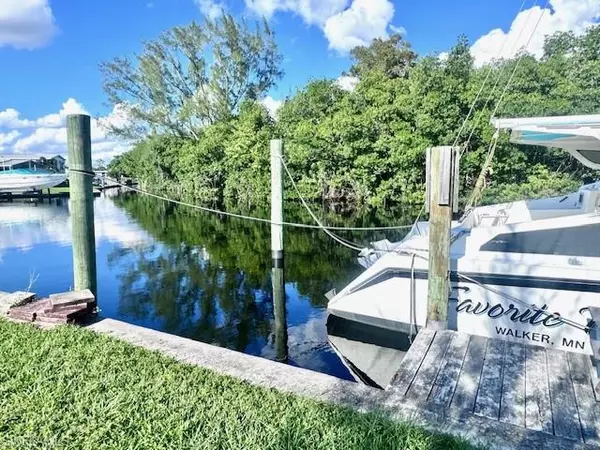North Fort Myers, FL 33917,5529 Sir Walter WAY
