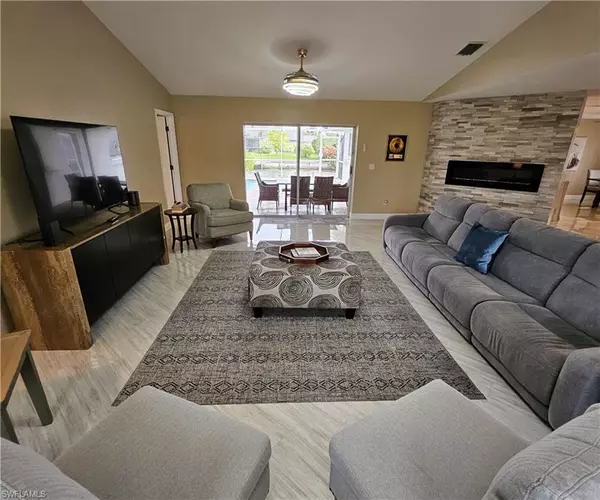 Cape Coral, FL 33990,136 SE 5th ST