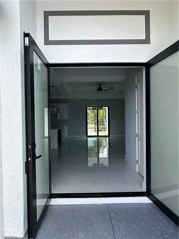 Lehigh Acres, FL 33974,569 Bourse CIR