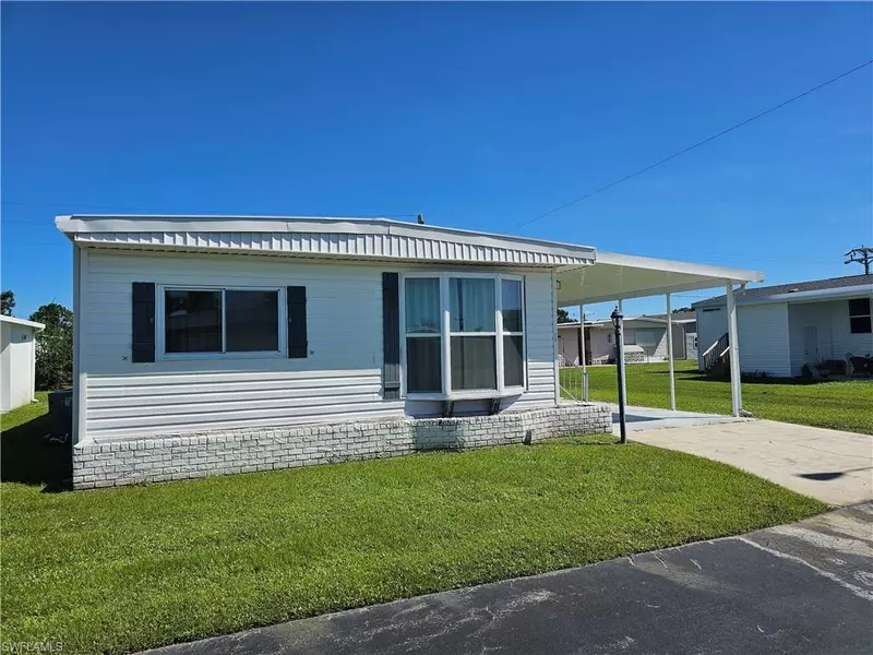 559 Winning WAY, North Fort Myers, FL 33917