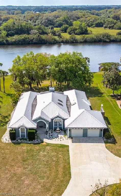 1261 Riverbend DR, Labelle, FL 33935