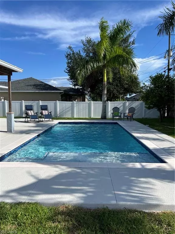 852 NE 7th PL, Cape Coral, FL 33909