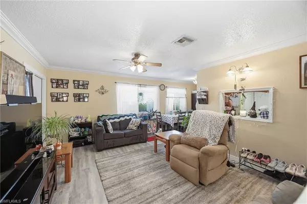Fort Myers, FL 33907,3291 Royal Canadian TRCE #2