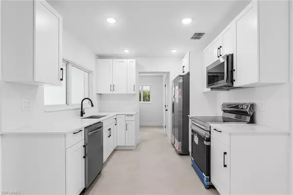 Fort Myers Beach, FL 33931,331 Washington CT