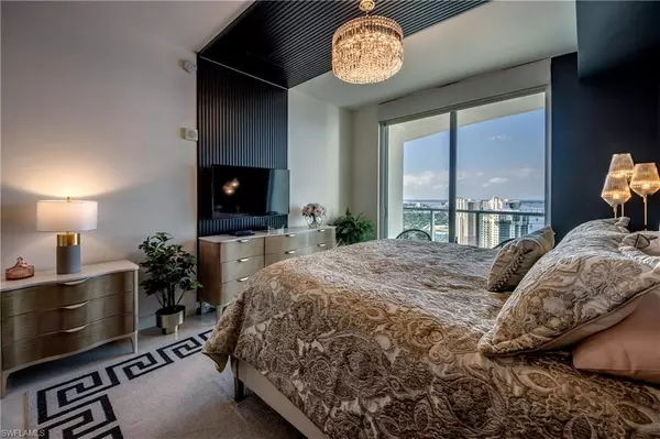 Fort Myers, FL 33916,3000 Oasis Grand BLVD #MPH3