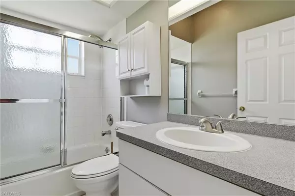 Cape Coral, FL 33990,318 SE 21st ST