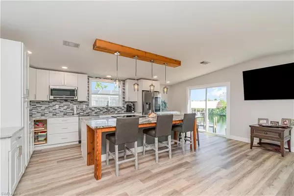 Fort Myers Beach, FL 33931,17711 Canal Cove CT