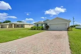 Cape Coral, FL 33990,927 SE 5th CT