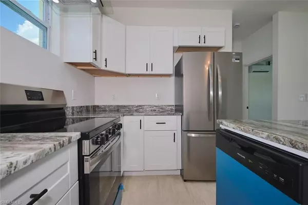 Alva, FL 33920,23031 Roundtree AVE