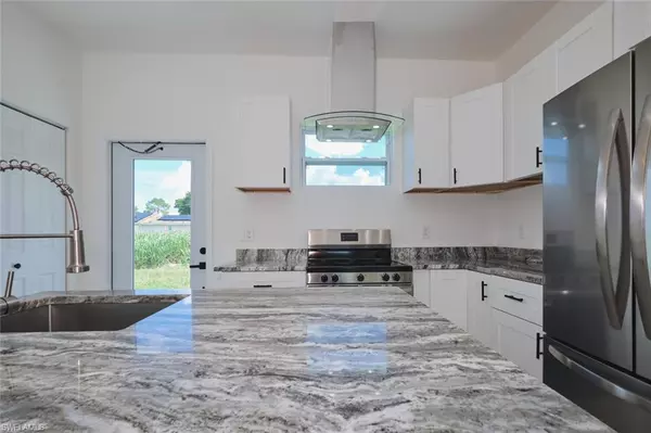 Alva, FL 33920,23031 Roundtree AVE