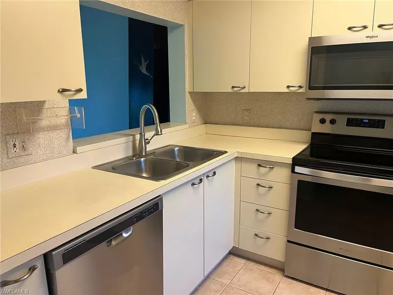 7406 Lake Breeze DR #118, Fort Myers, FL 33907