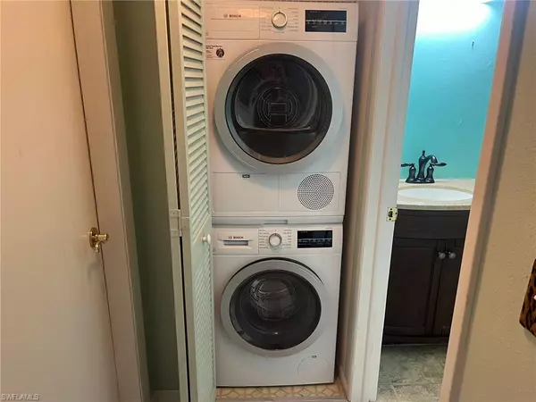 Fort Myers, FL 33907,7406 Lake Breeze DR #118