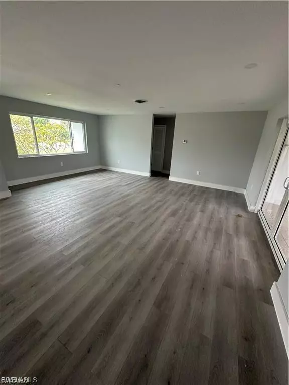 North Fort Myers, FL 33903,1292 Thompson ST