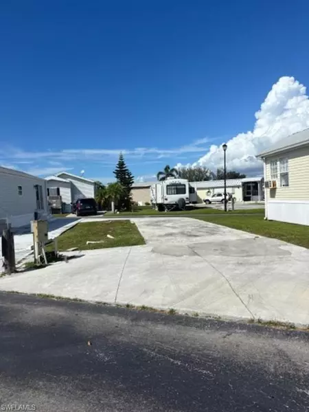 11631 Dawn Cowrie DR, Fort Myers, FL 33908