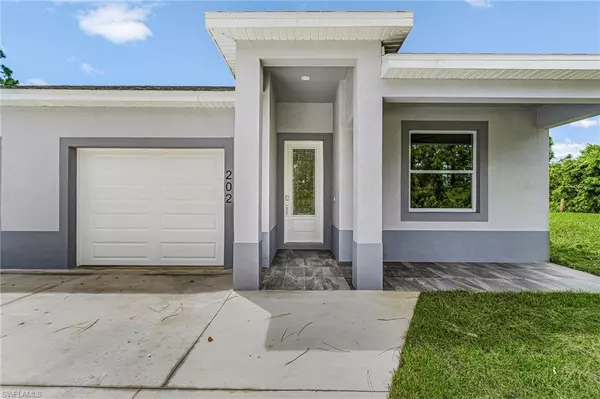 Lehigh Acres, FL 33972,913 E 12th ST