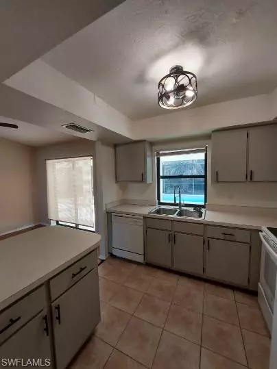 Cape Coral, FL 33991,801 SW 10th PL