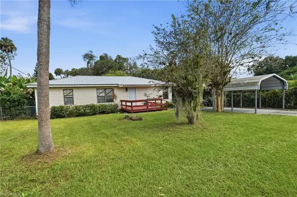 868 Avalon AVE, Labelle, FL 33935