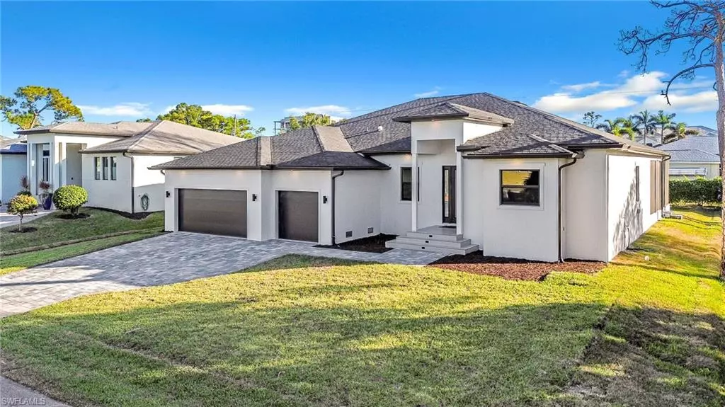 3955 Bennett LN, Bonita Springs, FL 34134