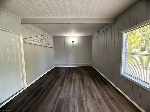 North Fort Myers, FL 33917,8239 Suncoast DR #B