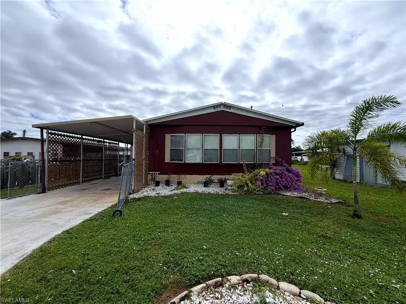 106 Gaslight AVE, North Fort Myers, FL 33917