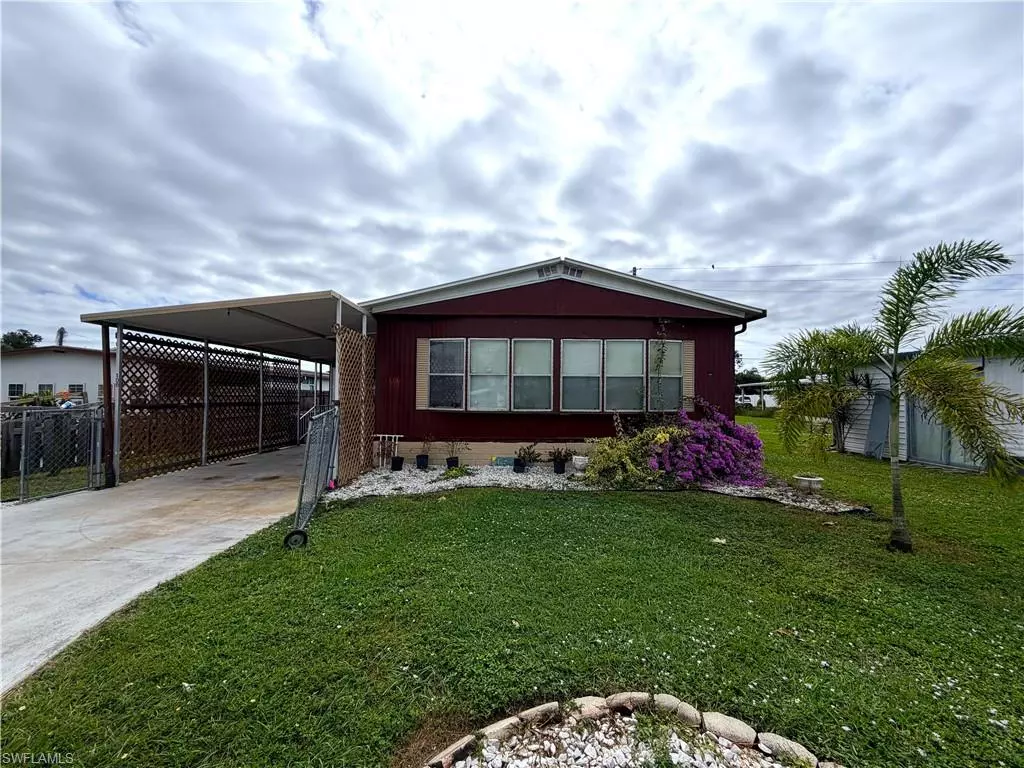 North Fort Myers, FL 33917,106 Gaslight AVE