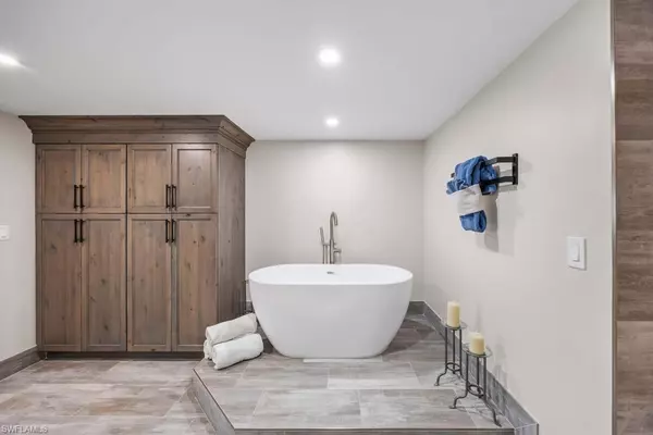 Sanibel, FL 33957,3131 W Gulf DR #305