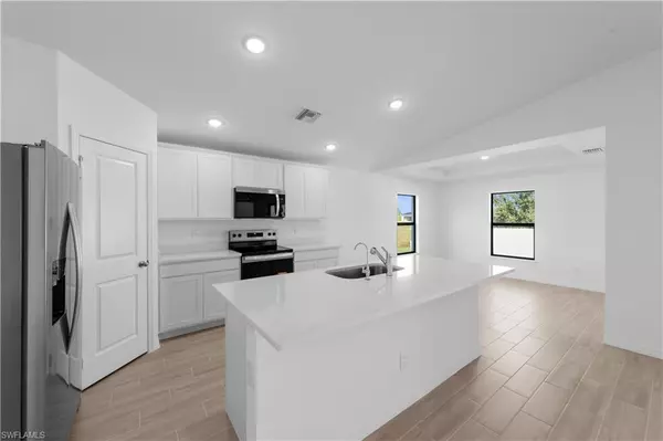 Cape Coral, FL 33993,32 NW 24th TER