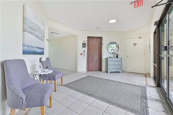 Naples, FL 34110,975 Palm View DR #A101