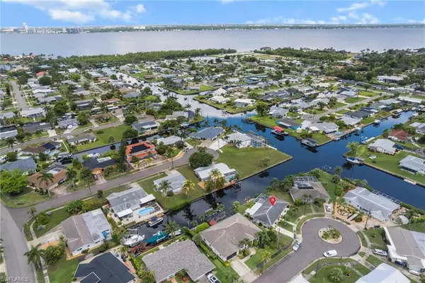 4424 N Bay CIR, North Fort Myers, FL 33903