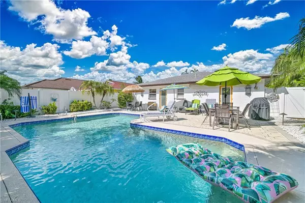 Naples, FL 34108,572 105th AVE N