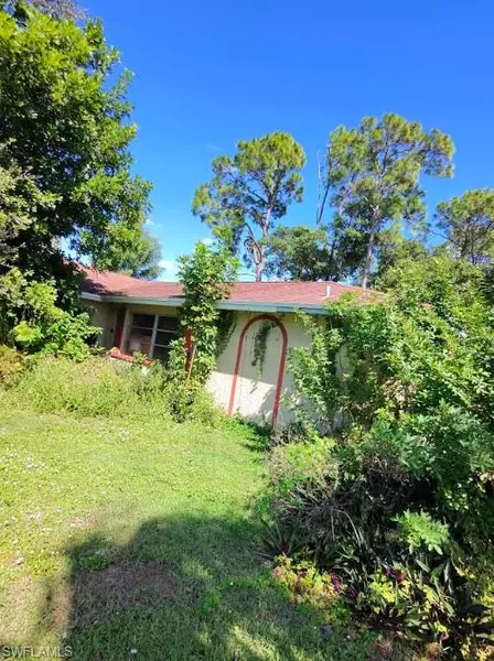 18 Calvin AVE, Lehigh Acres, FL 33936